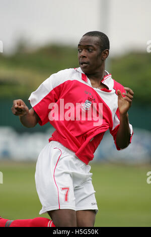 Redbridge 1 Barking & East Ham United 1 - amichevole a Oakside - 30/07/05 - rivali locali Redbridge e Barking si dividono il bottino in un contesto altamente competitivo pre-stagione incontro Foto Stock