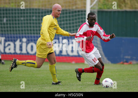 Redbridge 1 Barking & East Ham United 1 - amichevole a Oakside - 30/07/05 - rivali locali Redbridge e Barking si dividono il bottino in un contesto altamente competitivo pre-stagione incontro Foto Stock