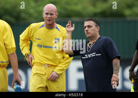 Redbridge 1 Barking & East Ham United 1 - amichevole a Oakside - 30/07/05 - rivali locali Redbridge e Barking si dividono il bottino in un contesto altamente competitivo pre-stagione incontro Foto Stock