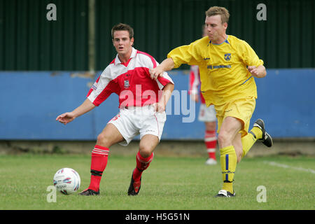 Redbridge 1 Barking & East Ham United 1 - amichevole a Oakside - 30/07/05 - rivali locali Redbridge e Barking si dividono il bottino in un contesto altamente competitivo pre-stagione incontro Foto Stock