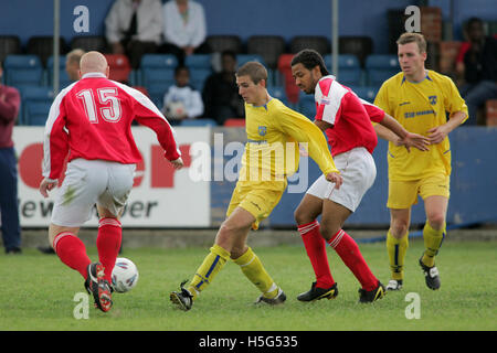 Redbridge 1 Barking & East Ham United 1 - amichevole a Oakside - 30/07/05 - rivali locali Redbridge e Barking si dividono il bottino in un contesto altamente competitivo pre-stagione incontro Foto Stock