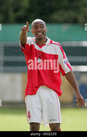 Redbridge 1 Barking & East Ham United 1 - amichevole a Oakside - 30/07/05 - rivali locali Redbridge e Barking si dividono il bottino in un contesto altamente competitivo pre-stagione incontro Foto Stock