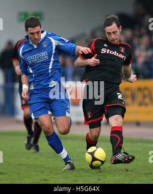 Jon Ashton di grigi e Richard Keogh di Carlisle - Grays Athletic vs Carlisle Regno - FA Challenge Cup 1° Round Replay di nuovo REC, grigi, Thurrock - 29/11/08 Foto Stock