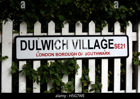 Villaggio di Dulwich segno, London, Regno Unito Foto Stock