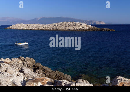 Barca da pesca, Ftenaghia, Chalki isola vicino a RODI, DODECANNESO isole, Grecia Foto Stock