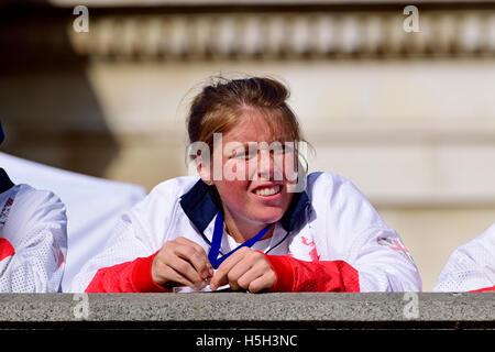 Laura Unsworth (femminile di hockey medaglia di bronzo) al Rio 2016 Olimpiadi, al ritorno degli eroi celebrazioni in Trafalgar Square Foto Stock