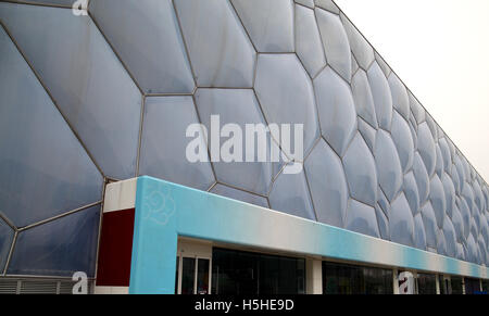 La Beijing National Aquatics Centre, costruito per le Olimpiadi di Pechino da parte di un consorzio di architetti, ingegneri e costruttori. Foto Stock