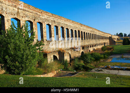 Los Milagros Aquaduct della colonia romana di Emerita Augusta, Merida, Estremadura, Spagna Foto Stock