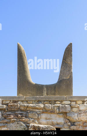 Ripristinate le corna di consacrazione sulla facciata sud, il simbolo della Minoan sacro bull, Cnosso, Creta, Grecia Foto Stock