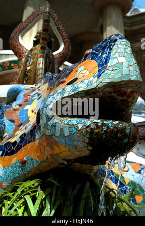 Drago Gaudis fontana, Parco Guell, Barcellona Foto Stock