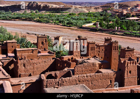 Ait Benhaddou, antica fortificazione, composta di sei forti (Casbah) vicino alla città di Warzazat, Marocco Foto Stock