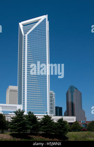 Duke Energy Center e Charlotte osservatore edificio in Charlotte NC Foto Stock