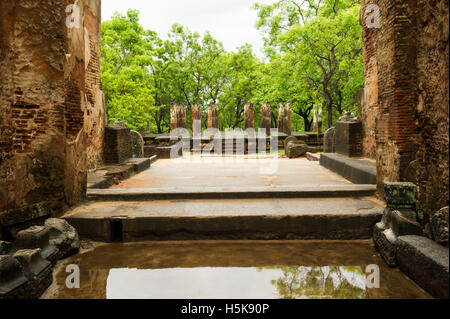 Tempio Lankatilaka nell'antica città di Polonnaruwa, Sri Lanka Foto Stock