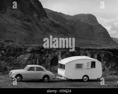 MG Magnette ZA 1955 con 1954 Pipit caravan Foto Stock