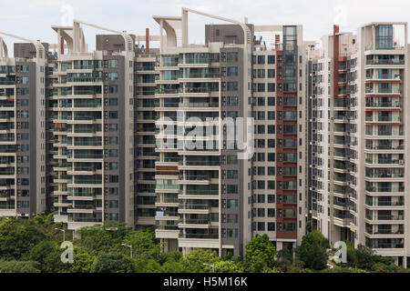 Complesso di appartamenti situato nei sobborghi di Guangzhou, Cina. Foto Stock