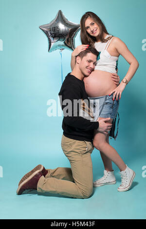 Coppia felice in donne in gravidanza Foto Stock