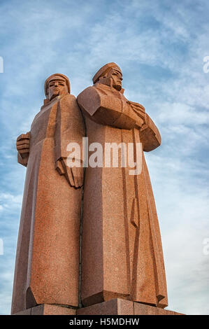 Il rosso fucilieri di Riga monumento che commemora Lenin lettone privato di guardie del corpo. Foto Stock