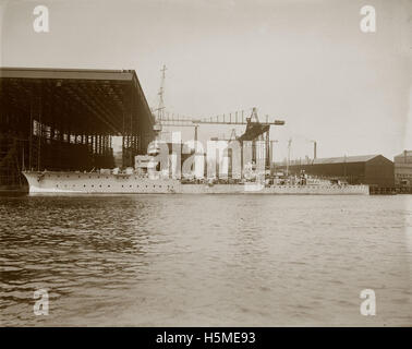 HMS Comus presso il cantiere navale a Wallsend Foto Stock