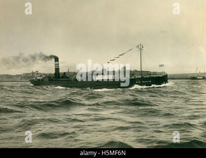 La nave cargo 'Sir David' lasciando il Fiume Tyne Foto Stock