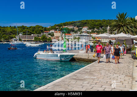 STARI GRAD, Croazia - 8 Settembre 2014: le persone non identificate in Stari Grad all'isola di Hvar, Croazia. Isola di Hvar è popolare turi Foto Stock