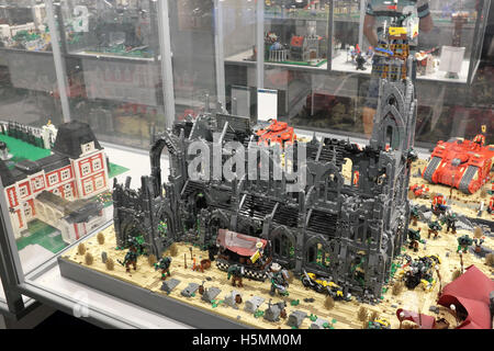 Dark Castle fatti di blocchi di Lego, mostra a Rzeszów, Polonia Foto Stock