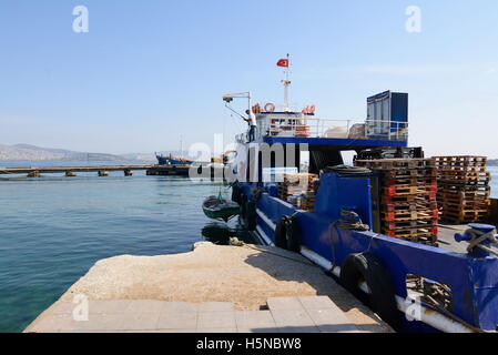 Heybeliada, Turchia. Heybeliada è la seconda più grande delle isole dei principi nel mare di Marmara. Il porto di Heybeliada Foto Stock