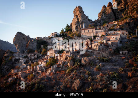 La città fantasma di Pentedattilo, Melito P.S., Calabria, Italia. Foto Stock