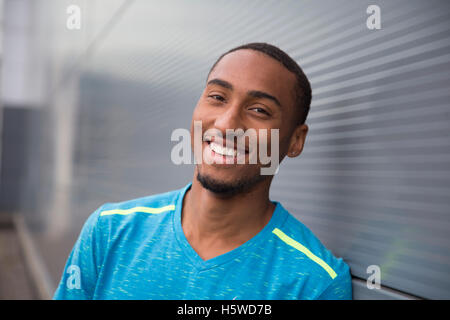 Quattrocento metri di runner Matteo Hudson-Smith presso Luniversita di Loughborough High Performance Center. Foto Stock