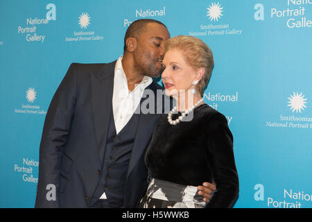 Designer di moda Carolina Herrera e attore/regista Lee Daniels sul tappeto rosso al del Smithsonian National Portrait Gallery inaugurale di American Ritratto di Gala del novembre 15th, 2015 a Washington D.C. Foto Stock