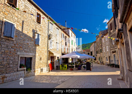 Colorate le strade in pietra di Stari Grad, isola di Hvar architettura antica, Croazia Foto Stock