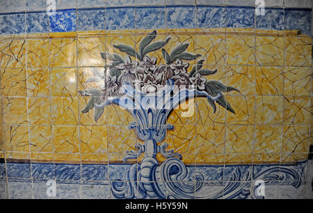 Ceramica Azulejos nell antico refettorio, Santa-Maria de Belem chiesa, il Monastero di Jeronimos, Hieronymites Monastero, Belem, Lisboa Foto Stock