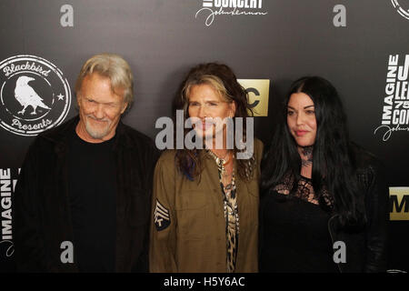 Kris Kristofferson, Steven Tyler, & Mia Tyler sul tappeto rosso prima di immaginare: John Lennon settantacinquesimo compleanno concerto @ il teatro al Madison Square Garden di New York il 5 dicembre 2015. Foto Stock