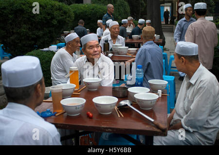 Il quartiere musulmano di Xian, Shaanxi, Cina, Asia. La grande moschea di Xi'an, la più grande moschea in Cina. Incontro dei musulmani e hal Foto Stock