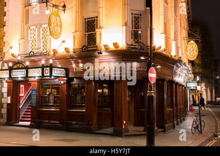 Bellissimo Pub Inglese Il Chandos a Londra St Martins Lane Londra Inghilterra - 22 febbraio 2016 Foto Stock