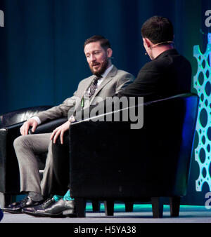 Dublino, Irlanda. Il 21 ottobre, 2016. Fondatore di dritto Blast Palestra e allenatore del famigerato Conor McGregor, John Kavanagh parla di Richard Barrett in una conferenza di zero nel segnale RDS, Dublino, Irlanda. Credito: Ger Holland/Alamy Live News Foto Stock