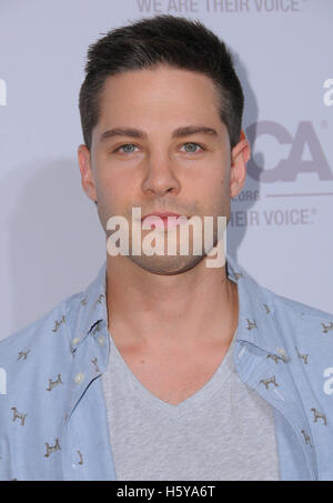 Los Angeles, CA, Stati Uniti d'America. Xx oct, 2016. Dean Geyer. Beneficio ASPCA tenutosi presso una residenza privata. Photo credit: Birdie Thompson/AdMedia Credito: Birdie Thompson/AdMedia/ZUMA filo/Alamy Live News Foto Stock