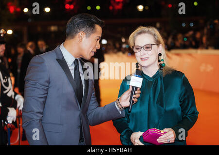 Roma, Italia. Xx oct, 2016. L'attrice statunitense Meryl Streep intervistato sul tappeto rosso al Festival del Cinema di Roma. Presso l Auditorium Parco della Musica. Credito: Gennaro Leonardi/Alamy Live News Foto Stock