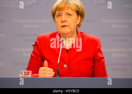 Bruxelles, Belgio. 20 ottobre, 2016. Il cancelliere tedesco Angela Merkel è di dare una conferenza stampa in occasione del Consiglio europeo di Bruxelles. Credito: Paul-Marie Guyon/Alamy Live News Foto Stock