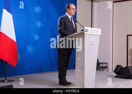 Bruxelles, Belgio. 20 ottobre, 2016. Il Presidente francese offre un discorso durante una conferenza stampa a Bruxelles. Credito: Paul-Marie Guyon/Alamy Live News Foto Stock