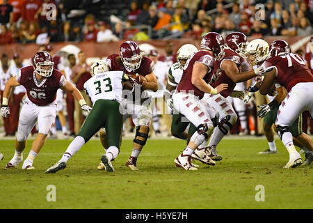 Philadelphia, Pennsylvania, USA. Xxi oct, 2016. USF e Tempio in azione durante il gioco presso il Lincoln Financial Field di Philadelphia PA Credito: Ricky Fitchett/ZUMA filo/Alamy Live News Foto Stock