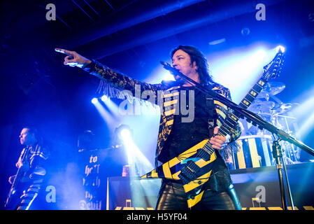 Las Vegas, NV, Stati Uniti d'America. Xxi oct, 2016. ***La copertura della casa*** STRYPER in vinil Las Vegas Hard Rock Hotel & Casino in Las Vegas NV il 21 ottobre 2016. Credito: Erik Kabik Fotografia/media/punzone Alamy Live News Foto Stock