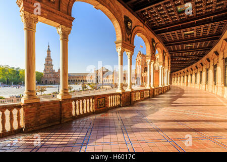 Siviglia, Spagna. Piazza di Spagna (Plaza de Espana) Foto Stock