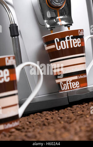 Tazza da caffè e caffè in grani Foto Stock