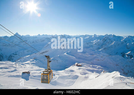 Cabina di Nebelhornbahn Funivia, Mt Nebelhorn, Allgaeu Alpi, panorama, inverno, neve, vette innevate, Oberstdorf, Allgaeu Foto Stock