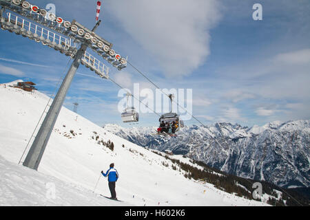 Seggiovia su Mt Fellhorn, zona sciistica, inverno, neve Oberstdorf, Allgaeu Alpi, Allgaeu, Bavaria Foto Stock