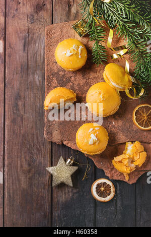 Amaretti di agrumi con cioccolato bianco Foto Stock