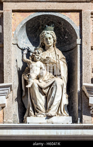 La statua della Madonna e di Gesù Bambino Foto Stock