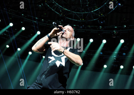 Eros Ramazzotti durante il Perfetto World Tour 2015 Foto Stock