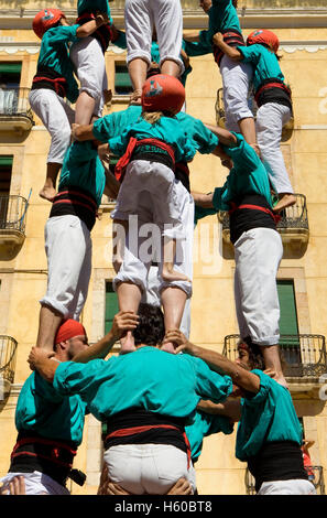 Castellers de Vilafranca."Castellers' edificio torre umana, una tradizione catalana.Festa de Santa Tecla, festa della città. Plaça de la Foto Stock