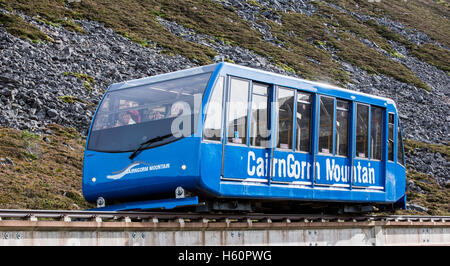 Trasporto di Cairngorm Mountain funicolare, ferrovia più alta nel Regno Unito nel Parco Nazionale di Cairngorms, Scozia Foto Stock